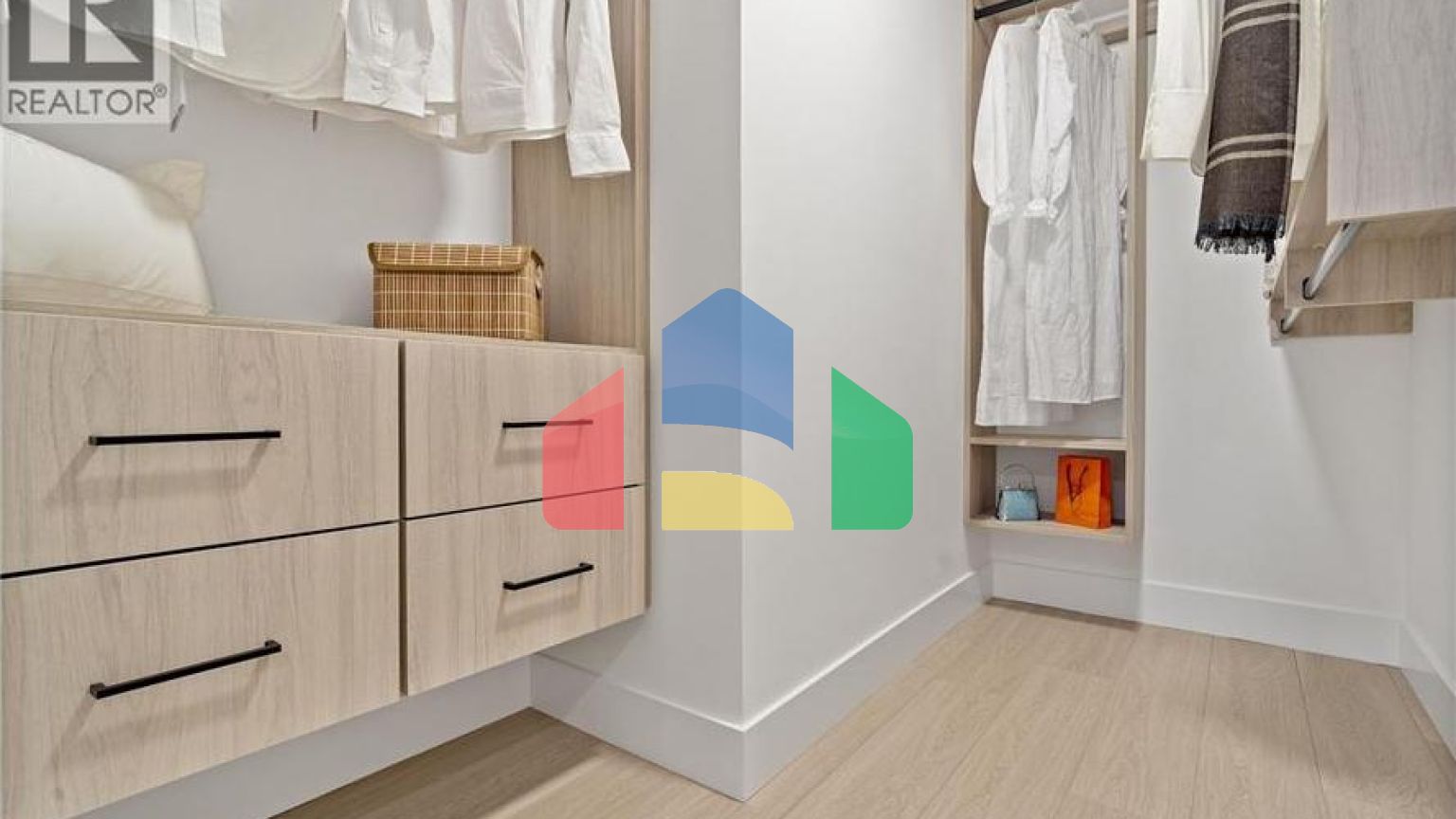 Residential - Single Family Home - Richmond, Canada - Canada