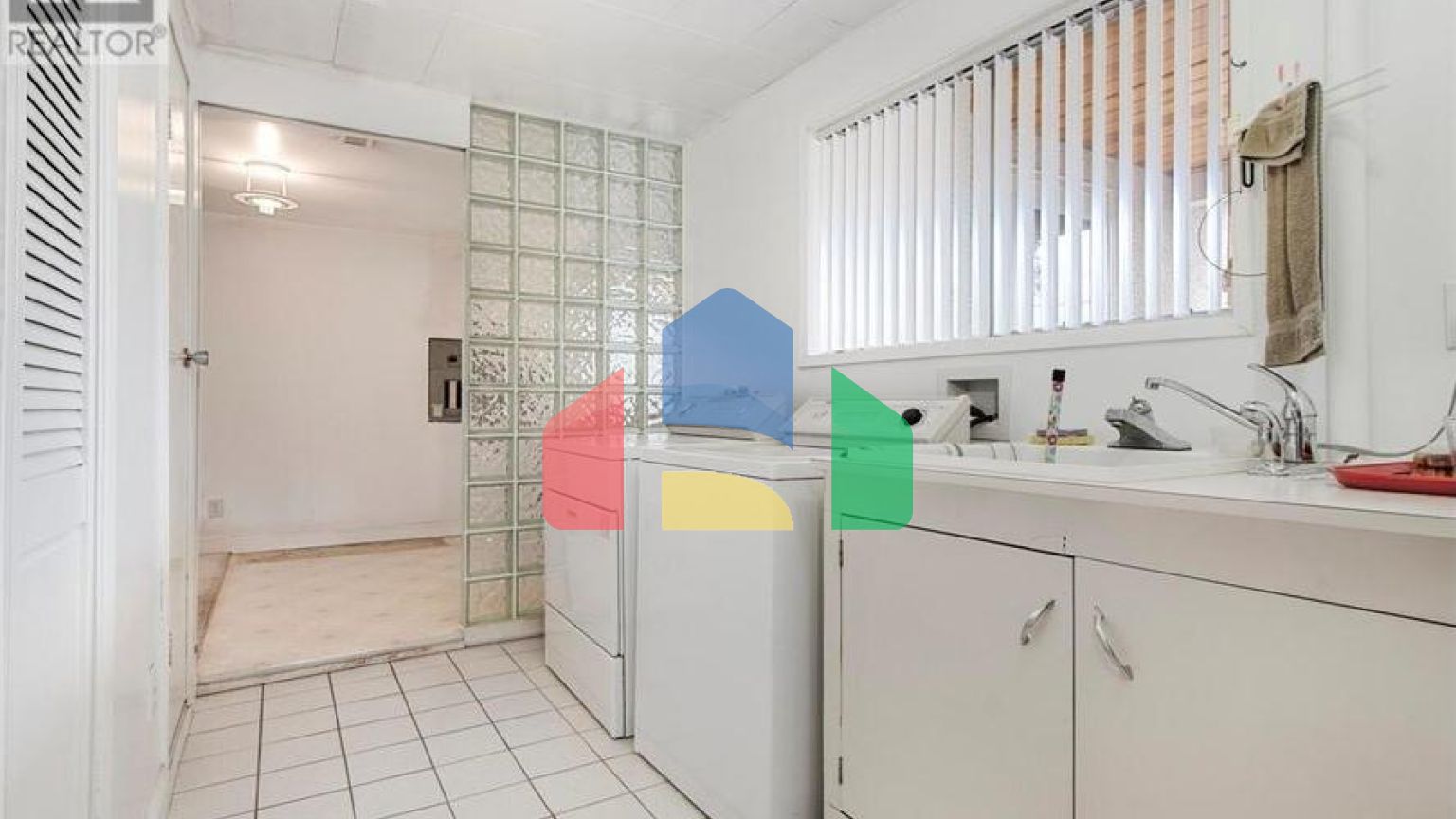 Residential - Single Family Home - Richmond, Canada - Canada