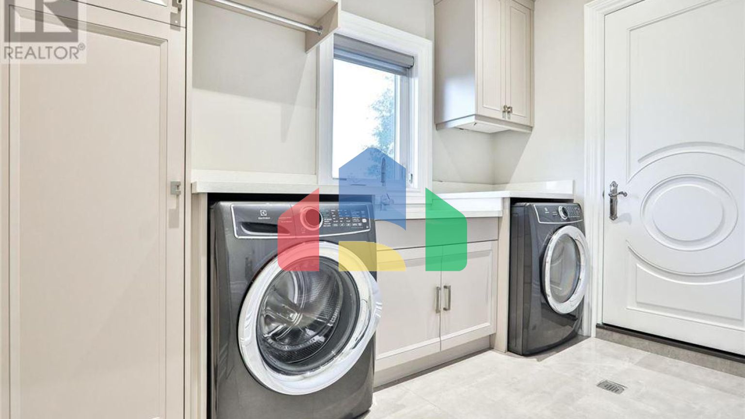 Residential - Single Family Home - Richmond Hill, Canada - Canada