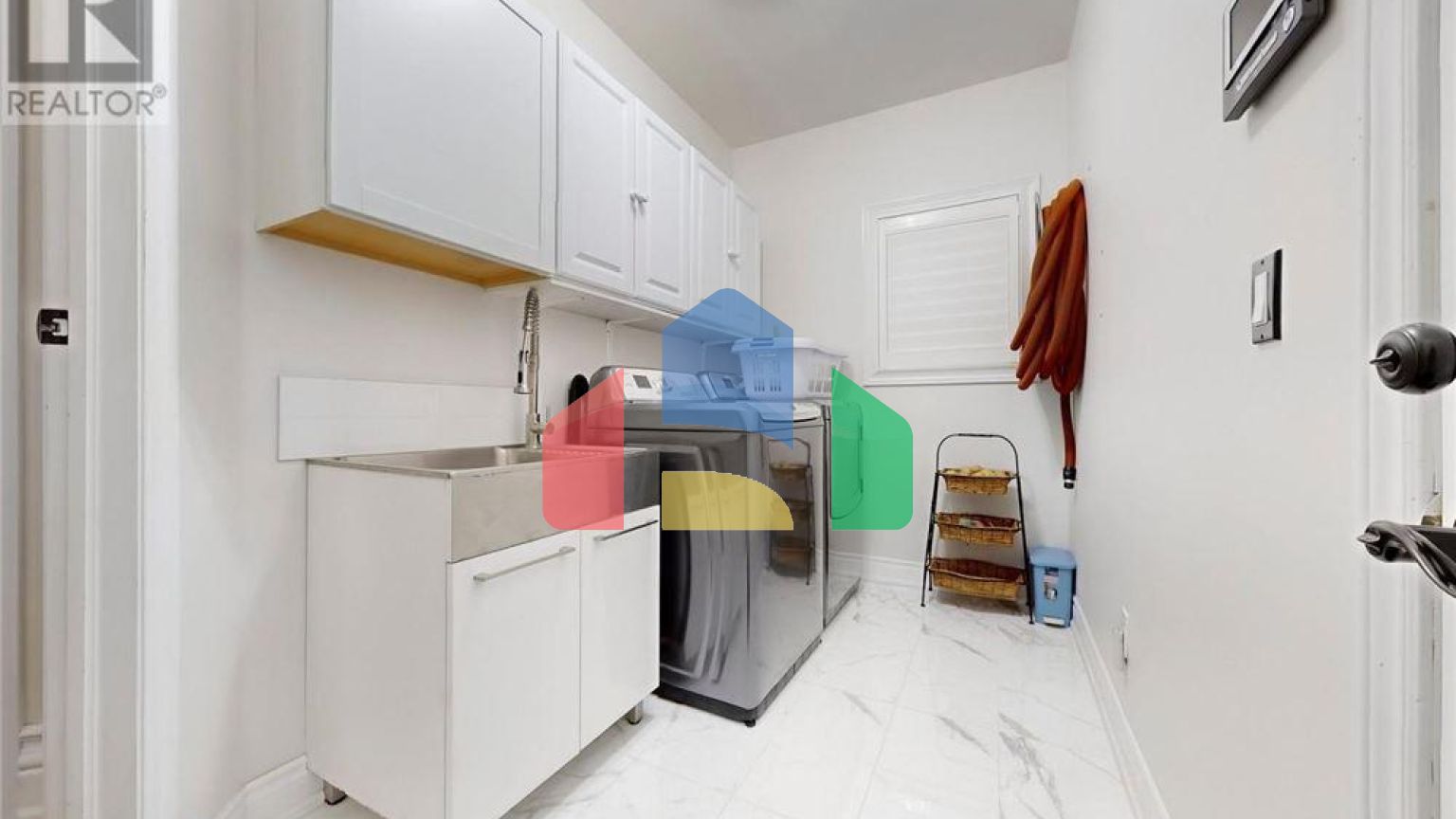 Residential - Single Family Home - Richmond Hill, Canada - Canada