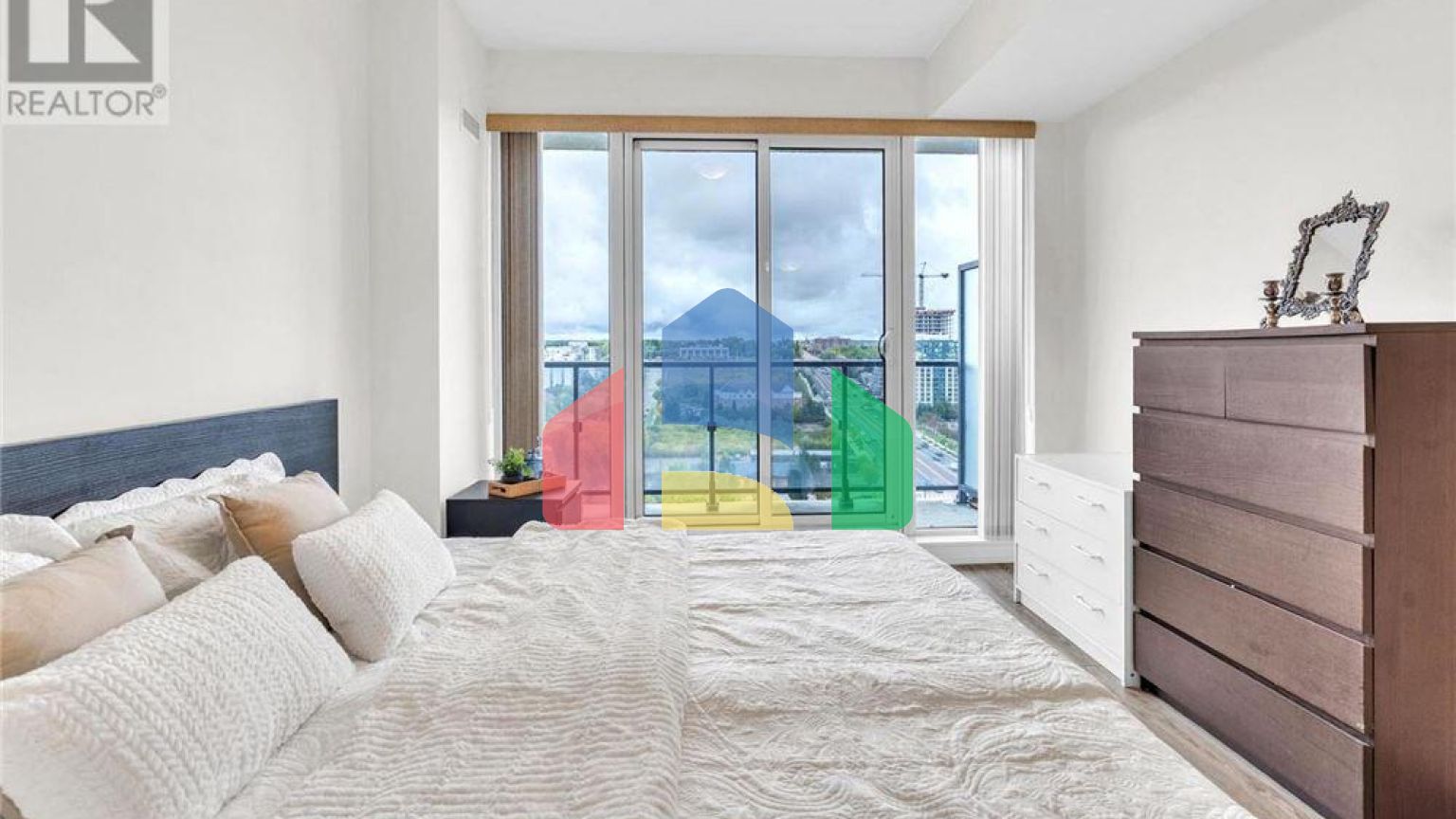 Residential - Single Family Home - Richmond Hill, Canada - Canada