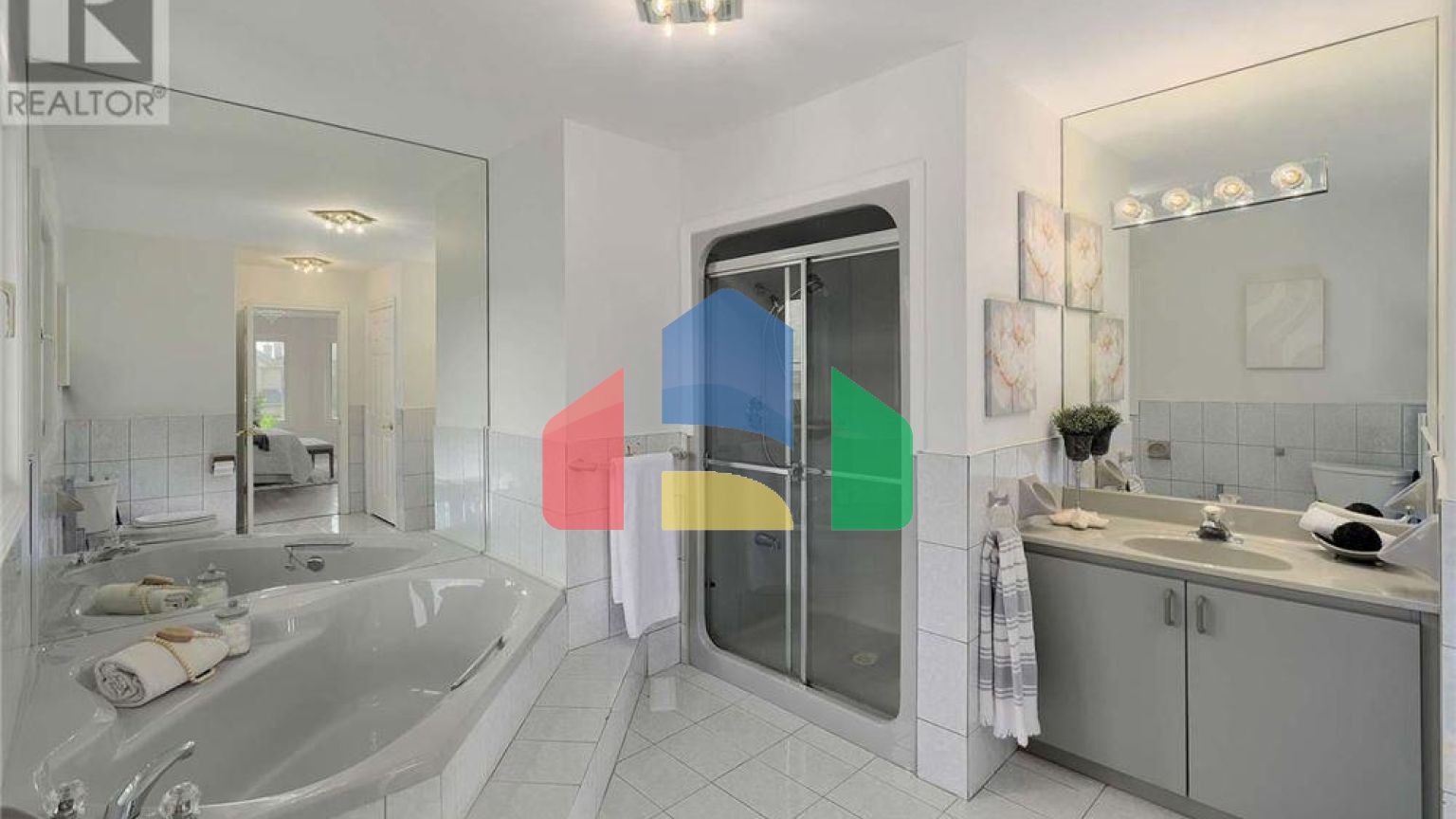 Residential - Single Family Home - Richmond Hill, Canada - Canada