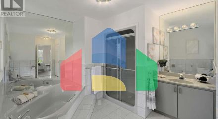 Residential - Single Family Home - Richmond Hill, Canada - Canada