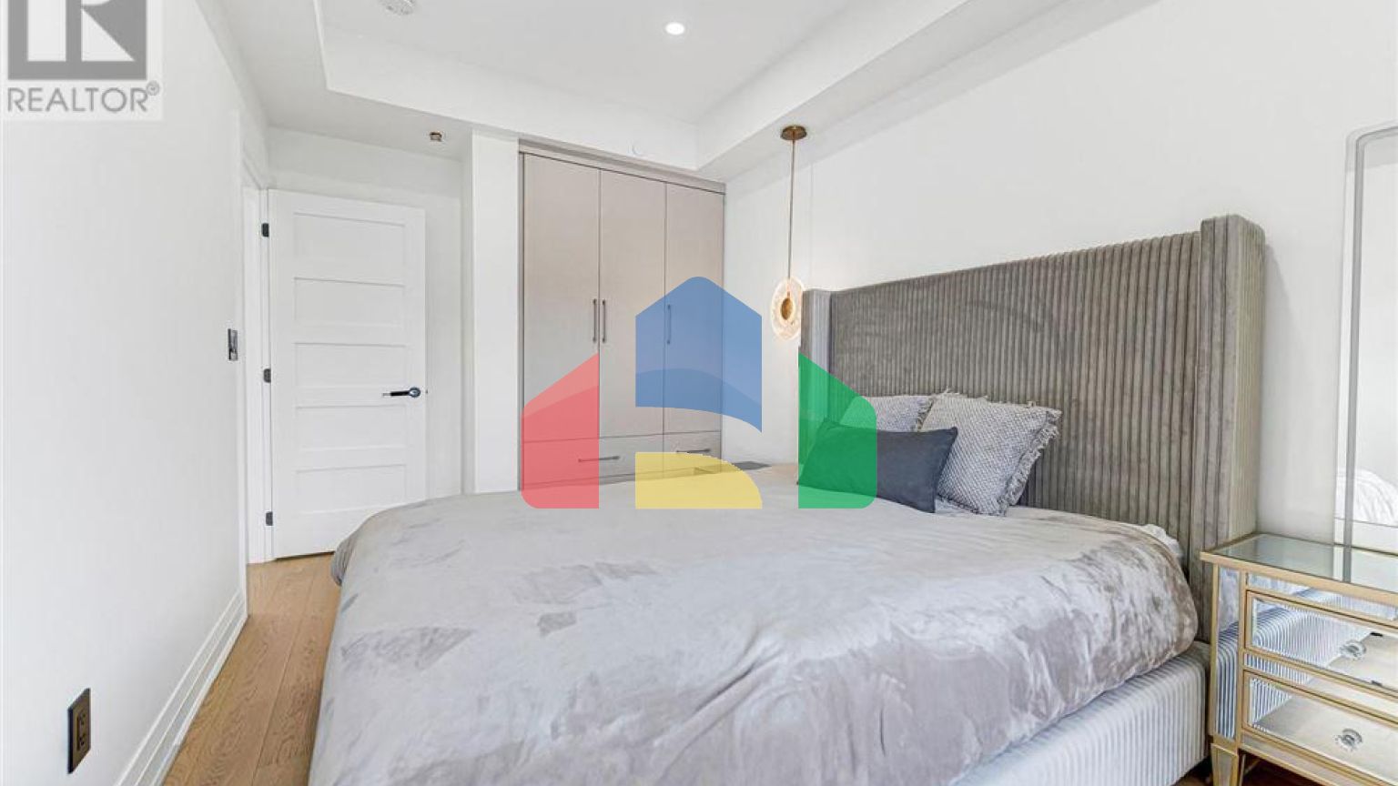 Residential - Single Family Home - Richmond Hill, Canada - Canada