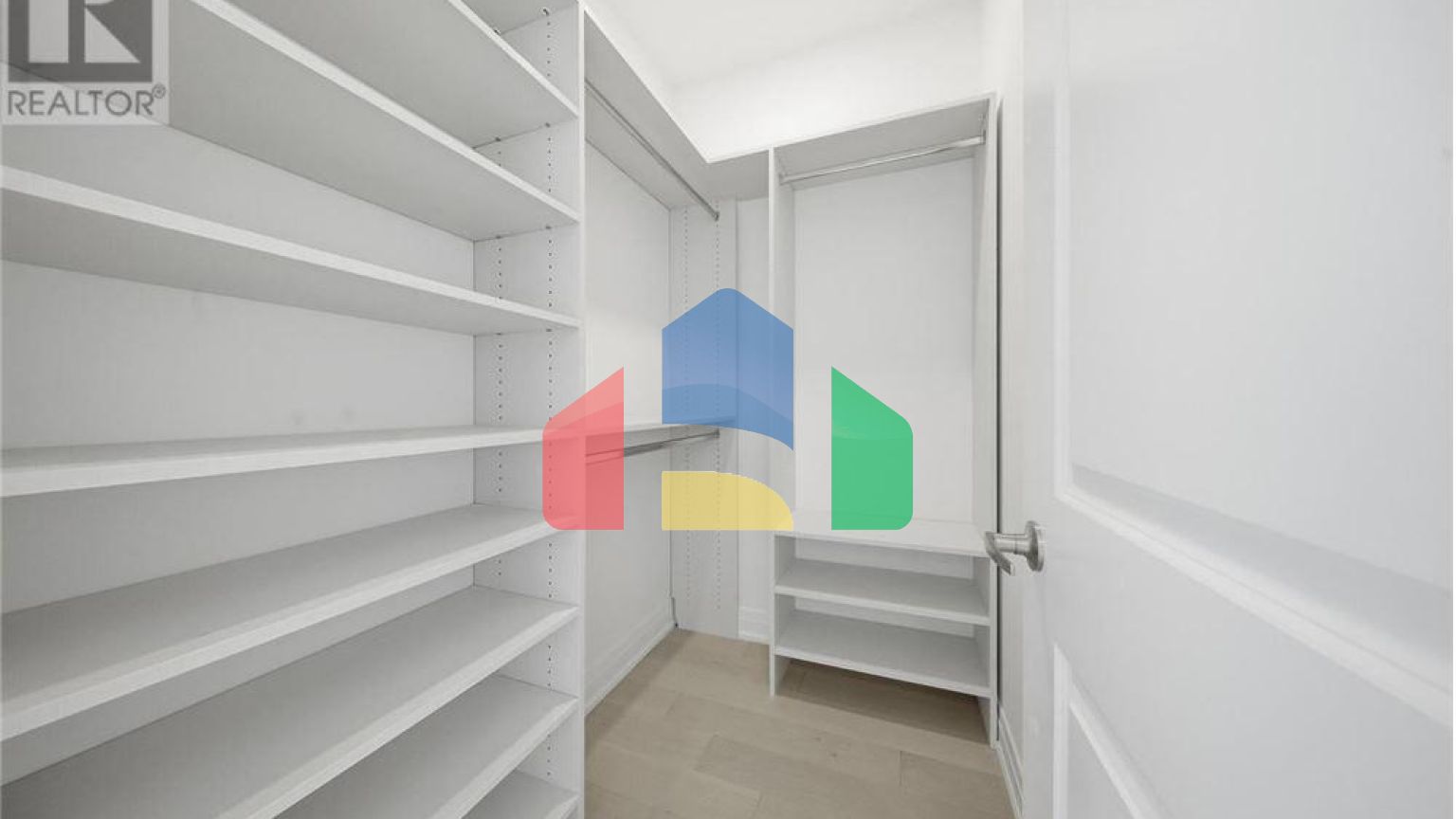 Residential - Single Family Home - Richmond Hill, Canada - Canada