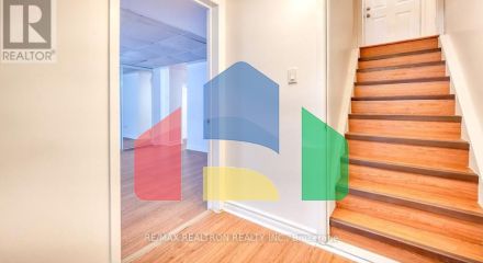 Residential - Single Family Home - Richmond Hill, Canada - Canada