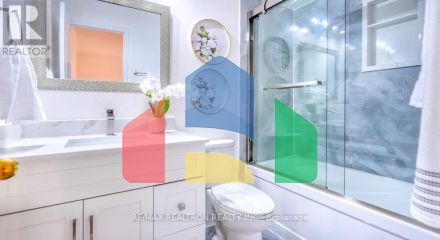 Residential - Single Family Home - Richmond Hill, Canada - Canada