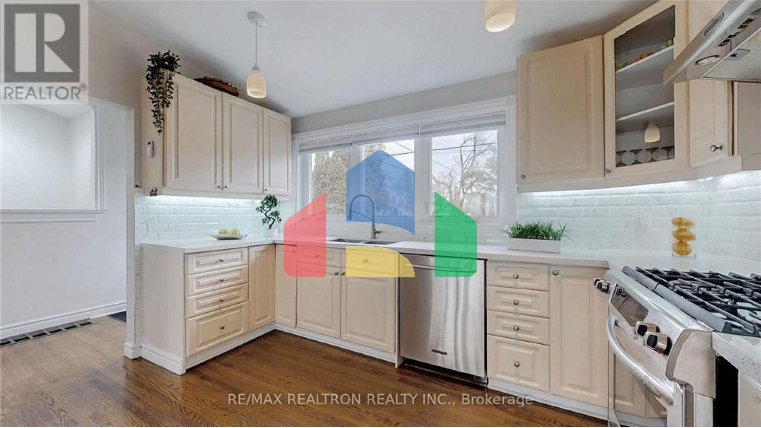 Residential - Single Family Home - Richmond Hill, Canada - Canada