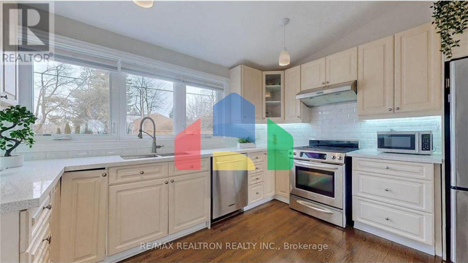 Residential - Single Family Home - Richmond Hill, Canada - Canada