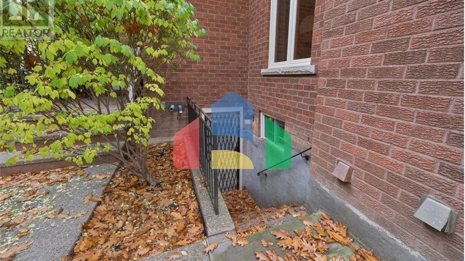 Residential - Single Family Home - Richmond Hill, Canada - Canada