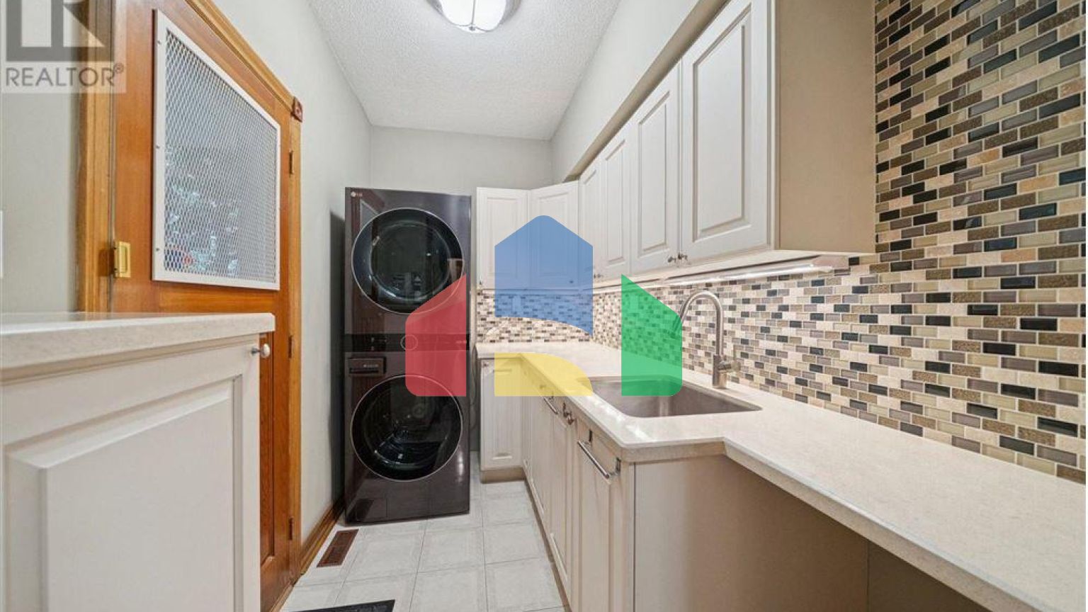 Residential - Single Family Home - Richmond Hill, Canada - Canada