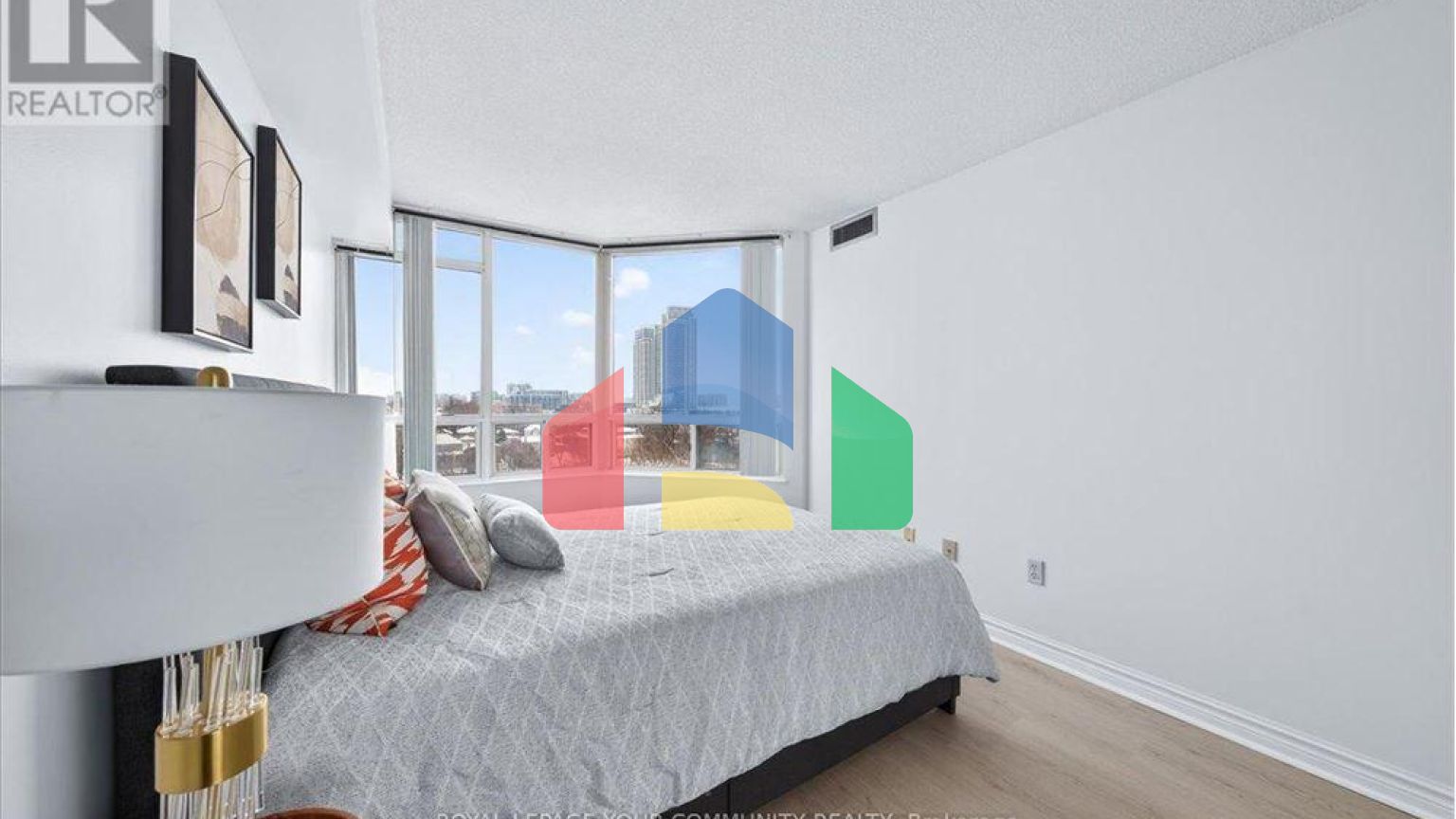 Residential - Condo/Apartment - Richmond Hill, Canada - Canada