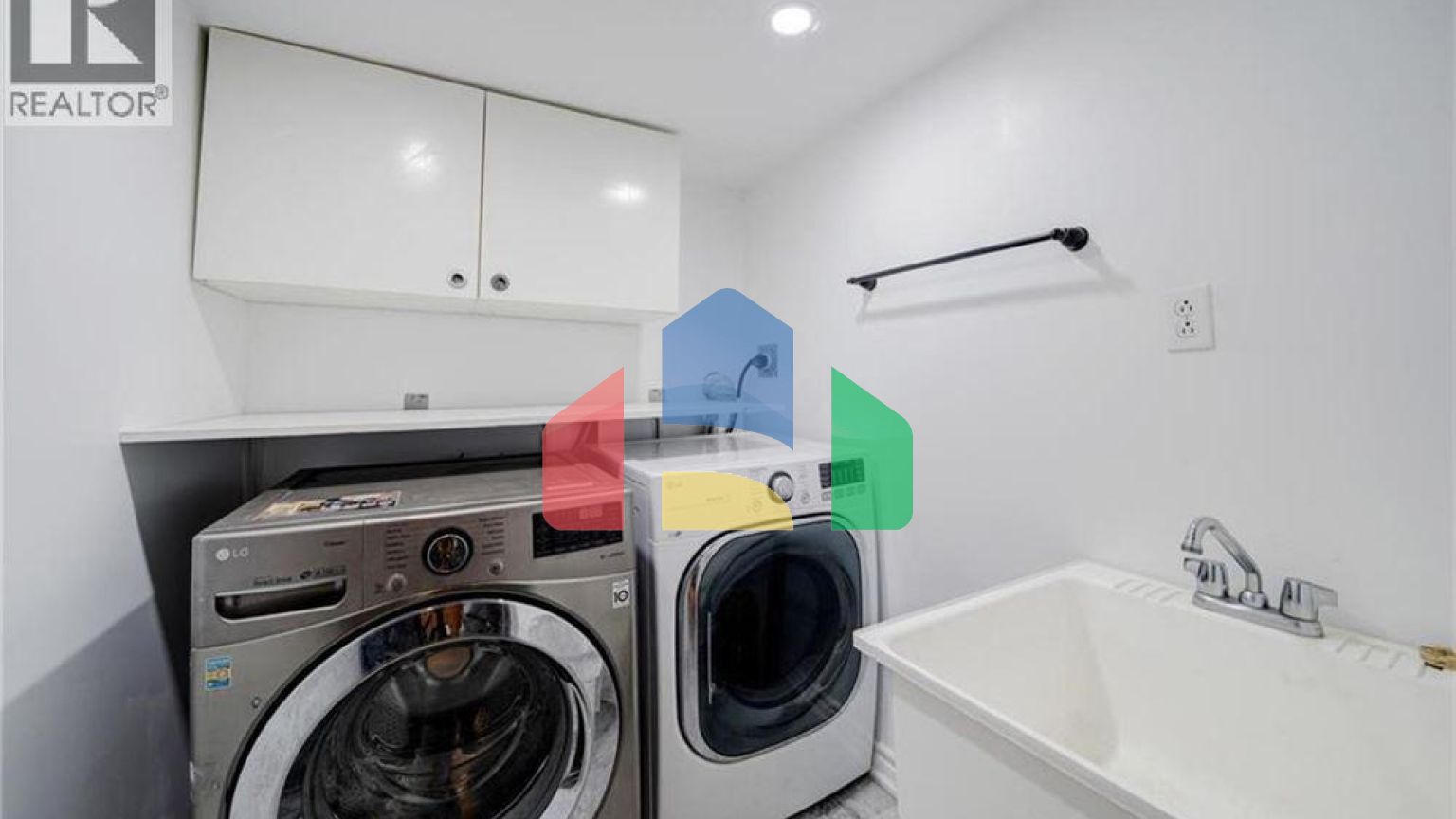 Residential - Single Family Home - Richmond Hill, Canada - Canada