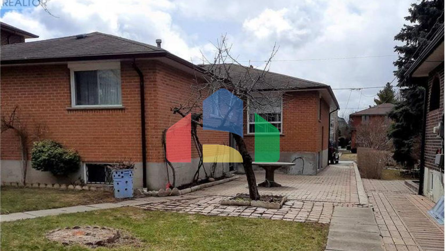 Residential - Single Family Home - Richmond Hill, Canada - Canada