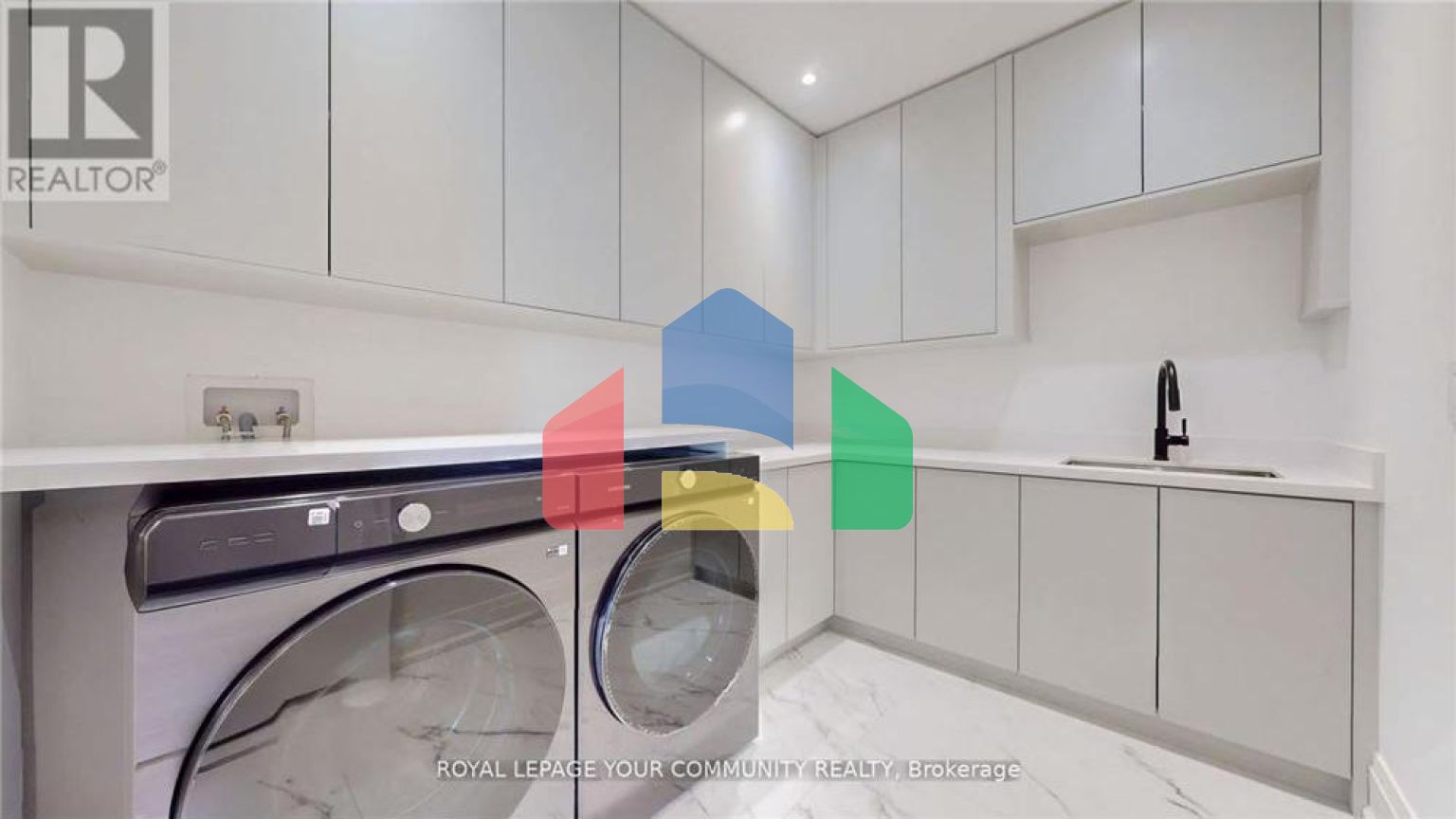 Residential - Single Family Home - Richmond Hill, Canada - Canada