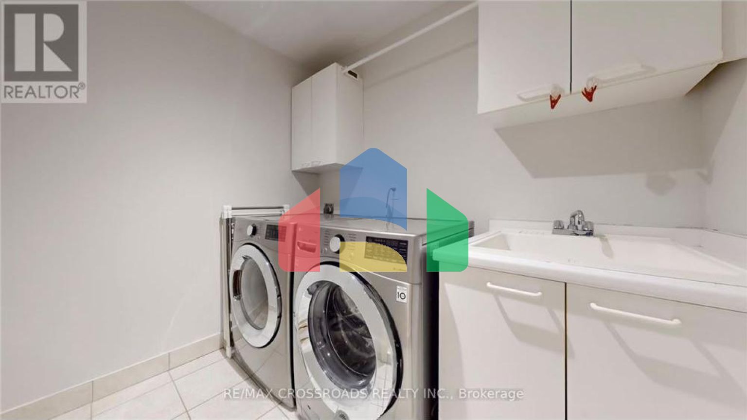 Residential - Single Family Home - Richmond Hill, Canada - Canada