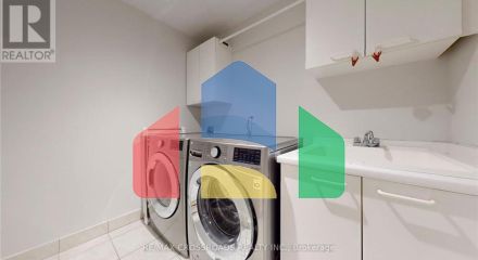 Residential - Single Family Home - Richmond Hill, Canada - Canada