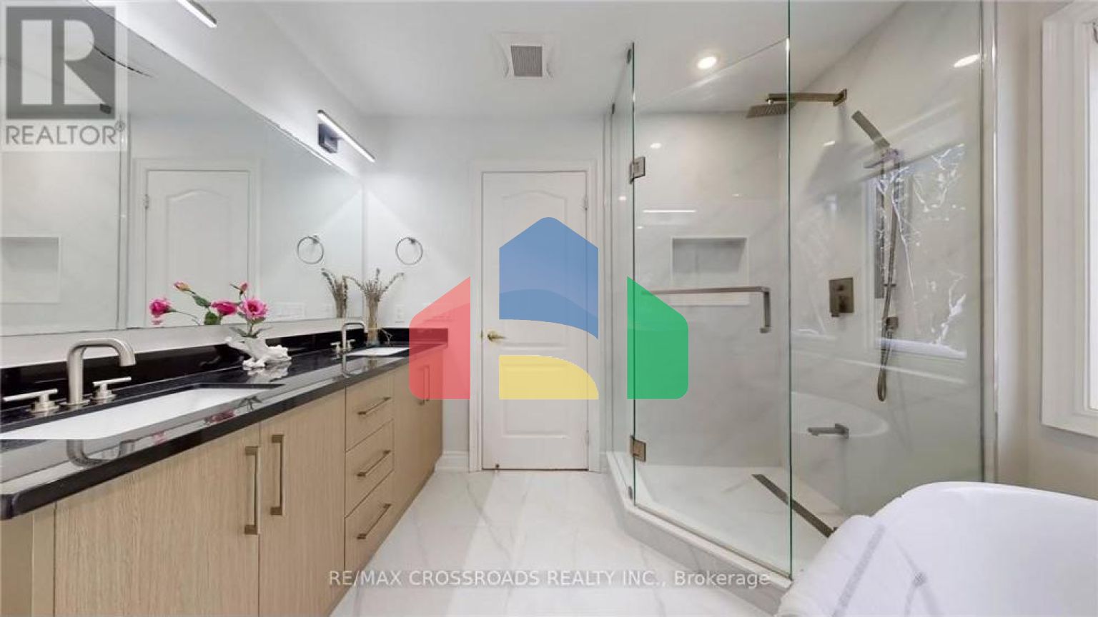 Residential - Single Family Home - Richmond Hill, Canada - Canada