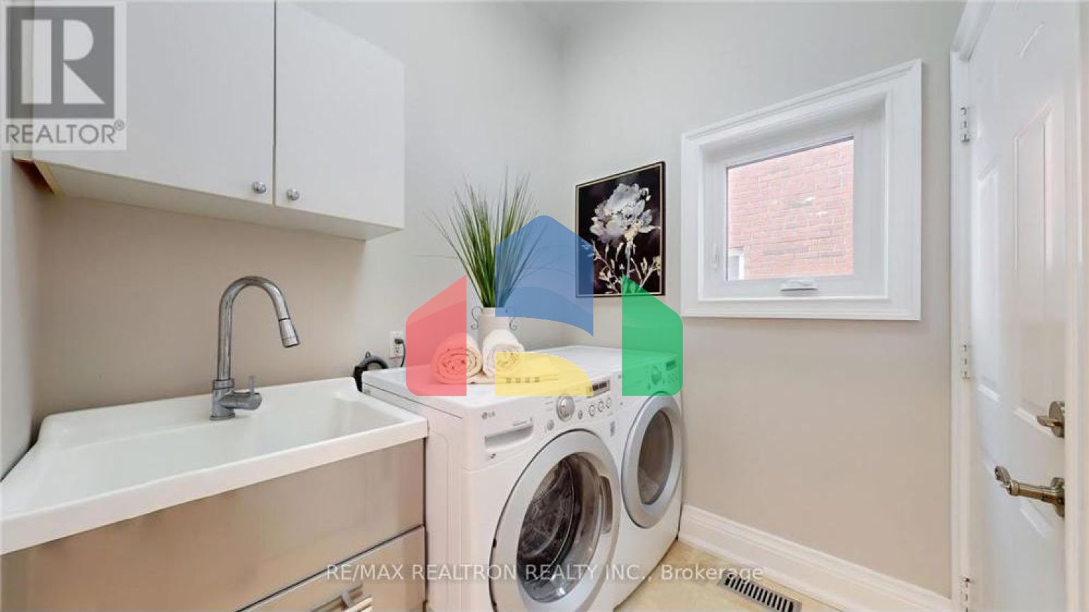 Residential - Single Family Home - Richmond Hill, Canada - Canada