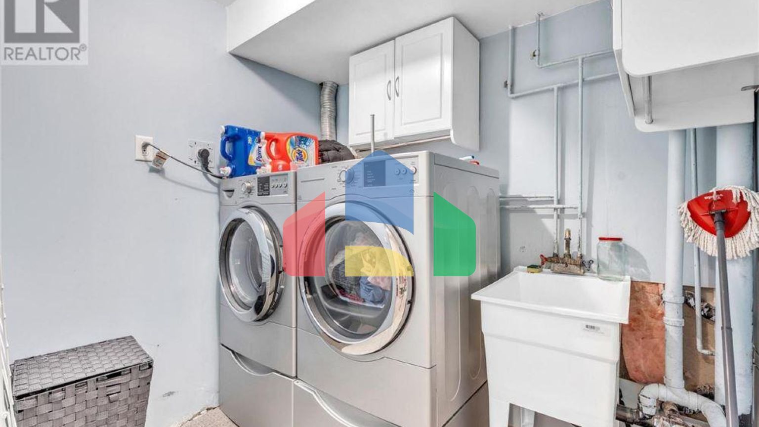 Residential - Single Family Home - Richmond Hill, Canada - Canada