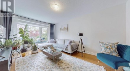 Residential - Single Family Home - Richmond Hill, Canada - Canada