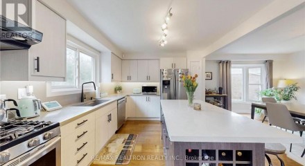 Residential - Single Family Home - Richmond Hill, Canada - Canada