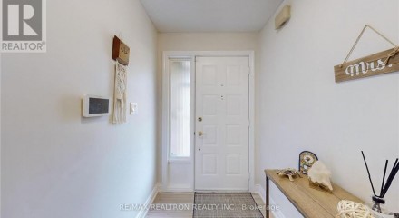Residential - Single Family Home - Richmond Hill, Canada - Canada