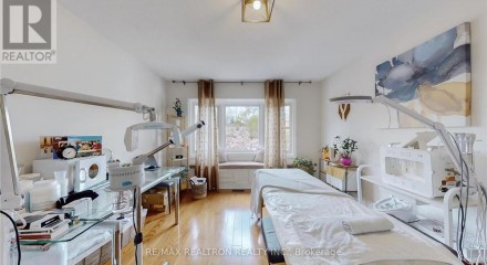 Residential - Single Family Home - Richmond Hill, Canada - Canada