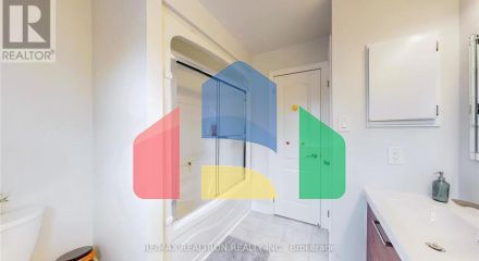 Residential - Single Family Home - Richmond Hill, Canada - Canada