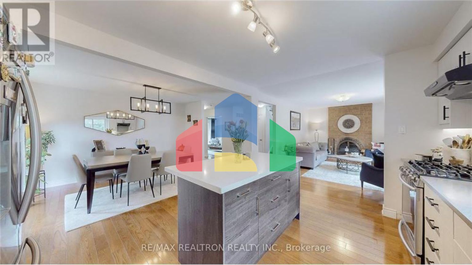 Residential - Single Family Home - Richmond Hill, Canada - Canada