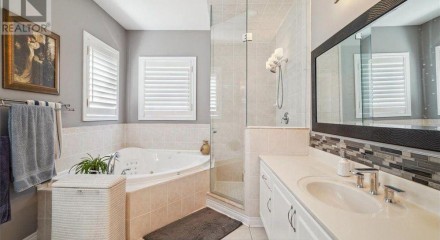Residential - Single Family Home - Richmond Hill, Canada - Canada