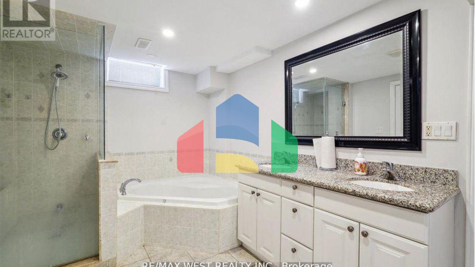 Residential - Single Family Home - Richmond Hill, Canada - Canada