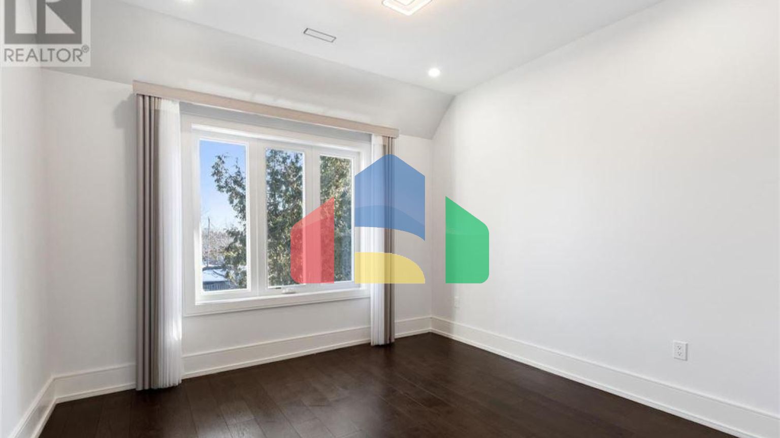 Residential - Single Family Home - Richmond Hill, Canada - Canada