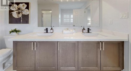 Residential - Single Family Home - Richmond Hill, Canada - Canada