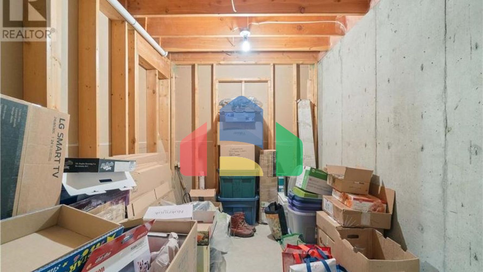 Residential - Single Family Home - Salmon Arm, Canada - Canada