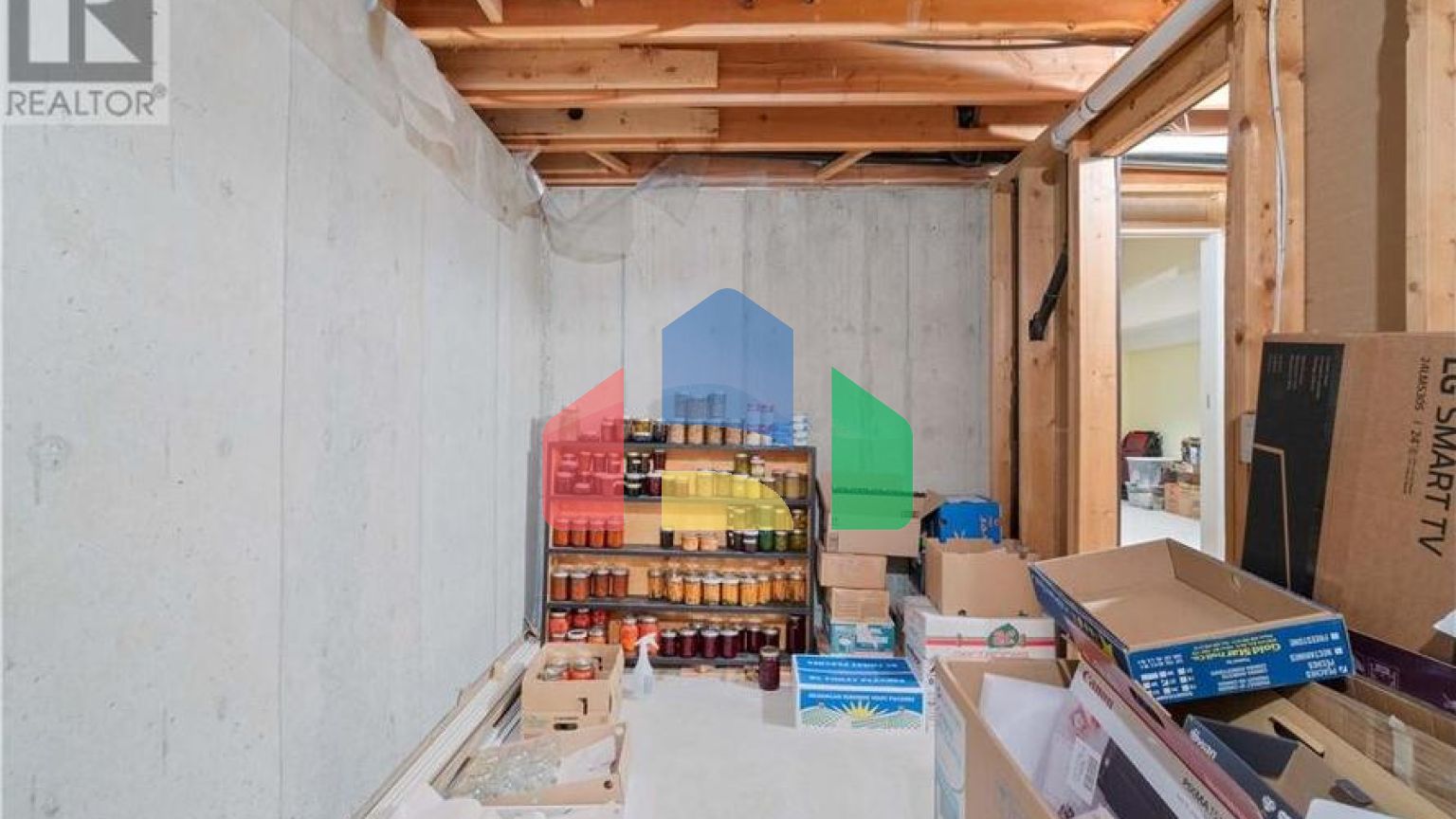 Residential - Single Family Home - Salmon Arm, Canada - Canada