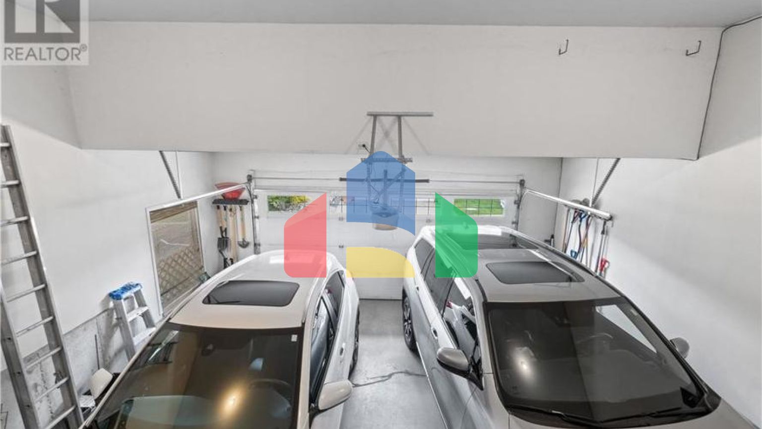 Residential - Single Family Home - Salmon Arm, Canada - Canada