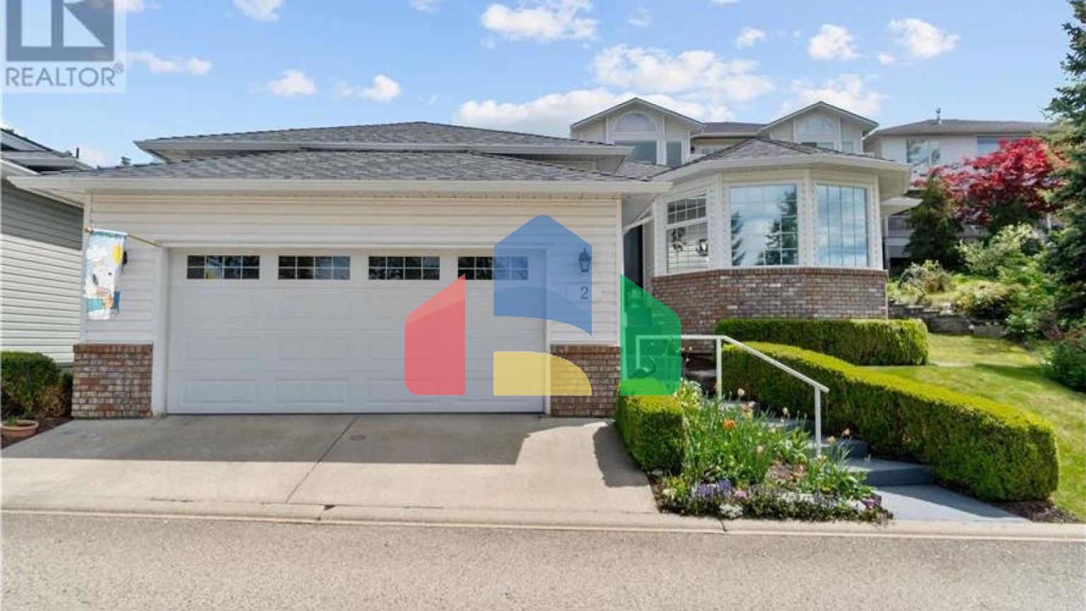 Residential - Single Family Home - Salmon Arm, Canada - Canada