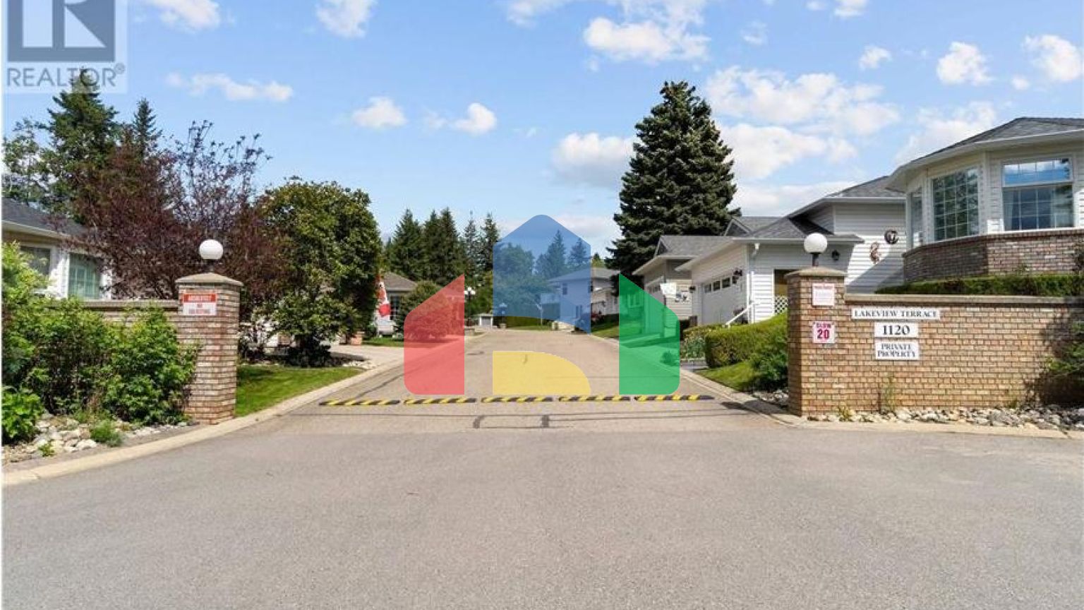 Residential - Single Family Home - Salmon Arm, Canada - Canada