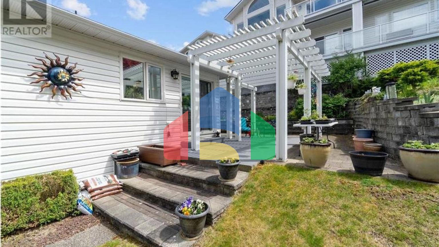 Residential - Single Family Home - Salmon Arm, Canada - Canada