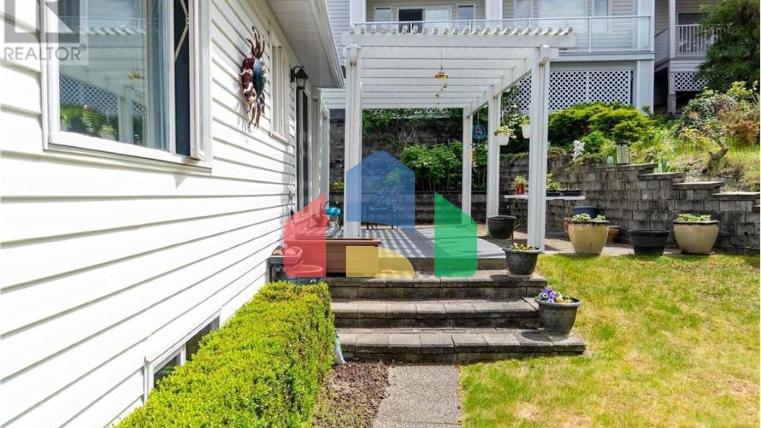 Residential - Single Family Home - Salmon Arm, Canada - Canada