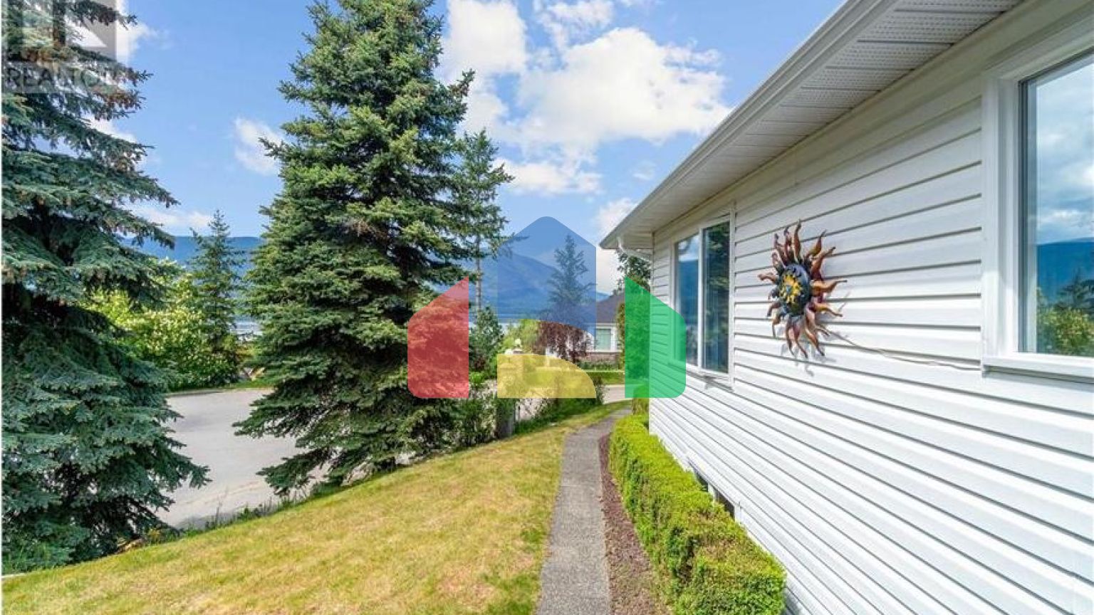 Residential - Single Family Home - Salmon Arm, Canada - Canada