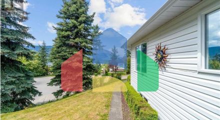 Residential - Single Family Home - Salmon Arm, Canada - Canada