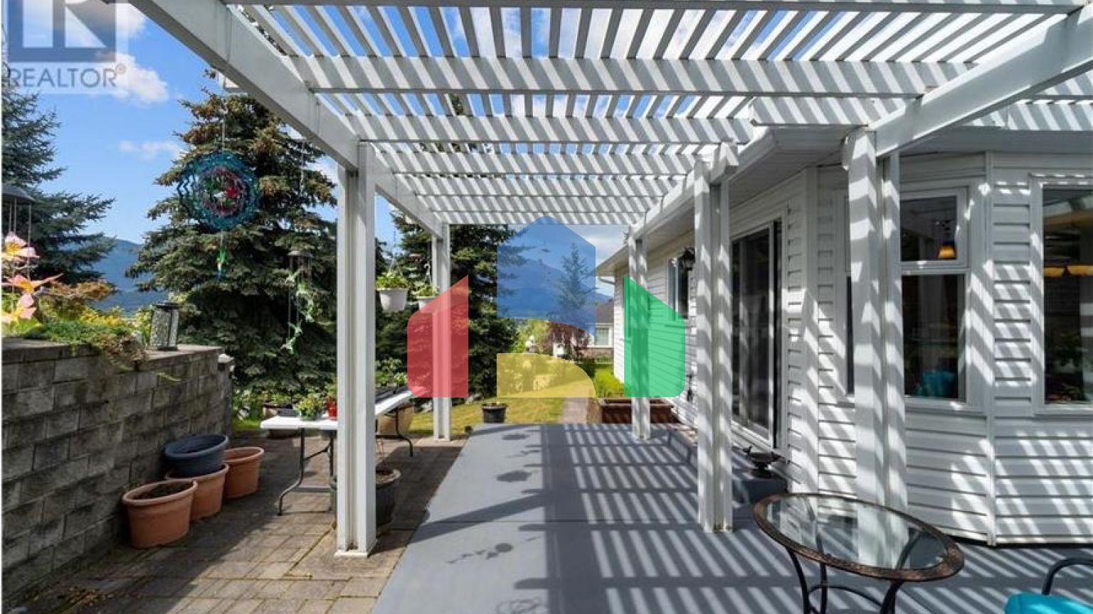 Residential - Single Family Home - Salmon Arm, Canada - Canada