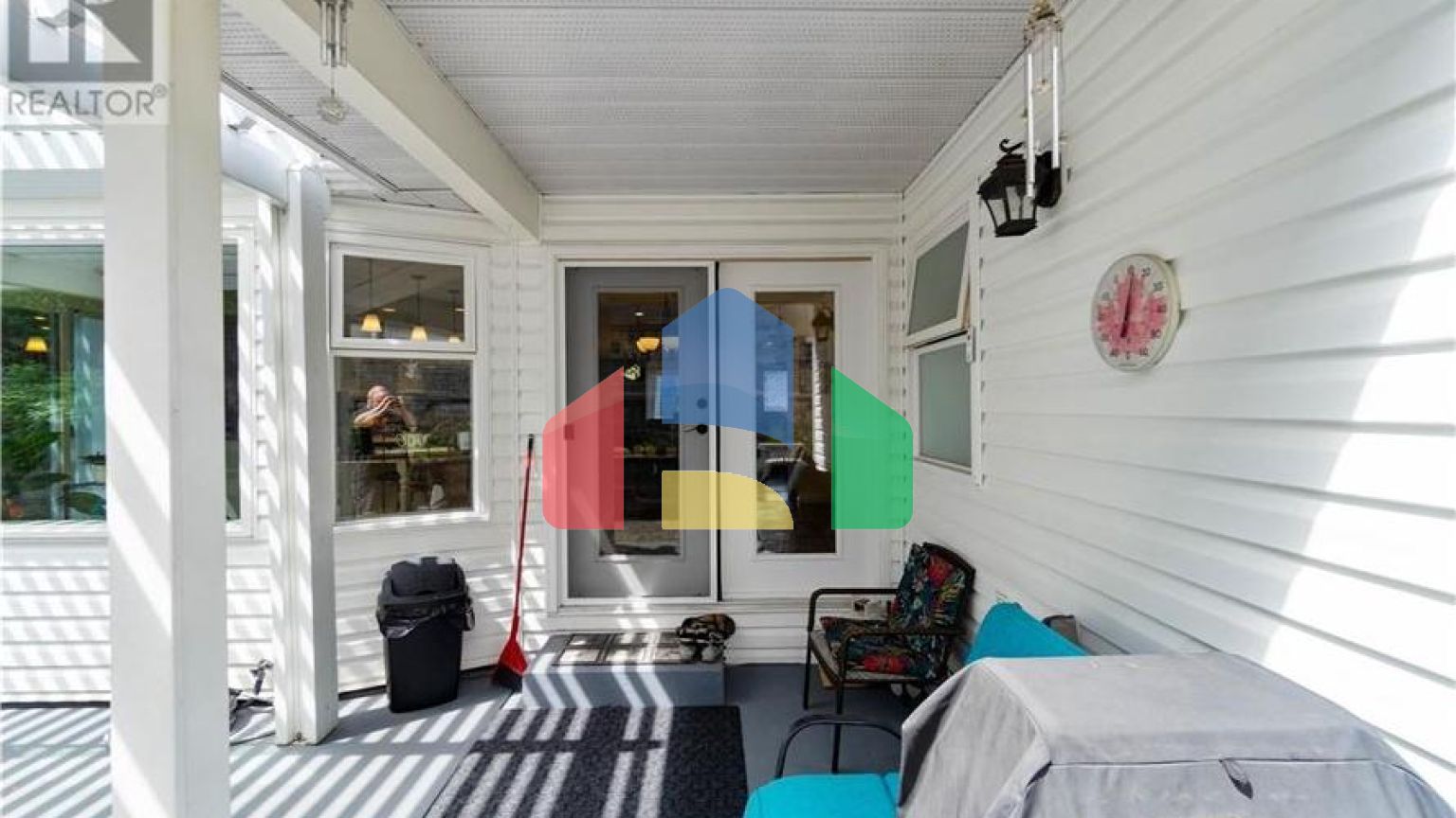 Residential - Single Family Home - Salmon Arm, Canada - Canada