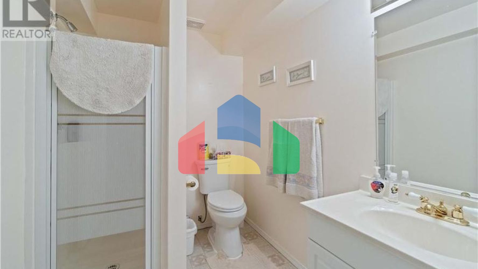 Residential - Single Family Home - Salmon Arm, Canada - Canada