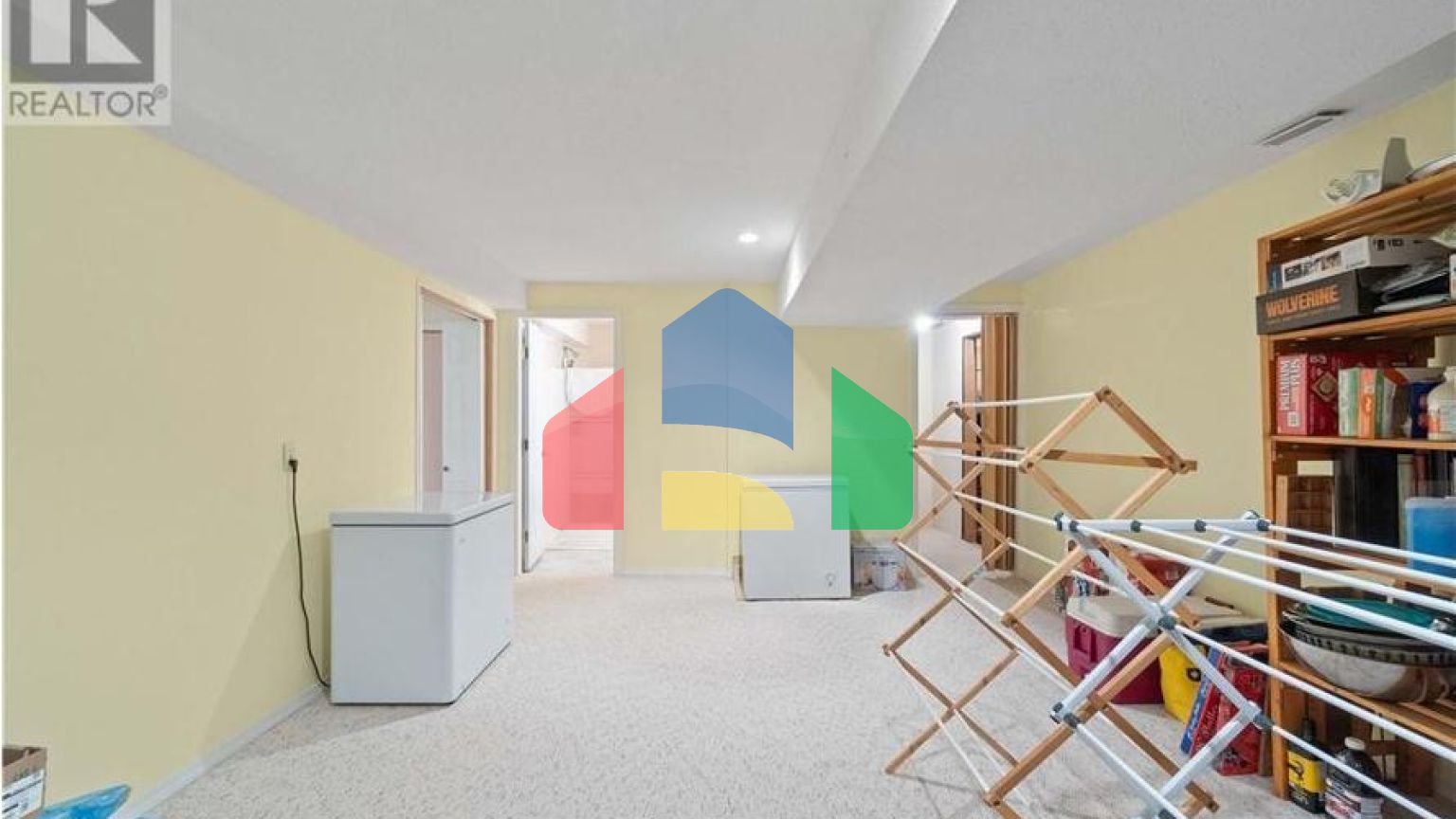 Residential - Single Family Home - Salmon Arm, Canada - Canada