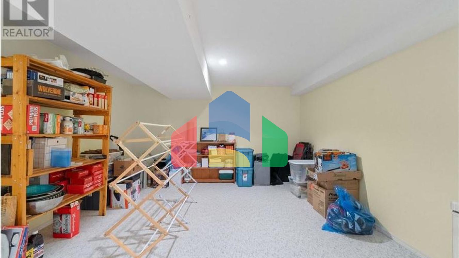 Residential - Single Family Home - Salmon Arm, Canada - Canada