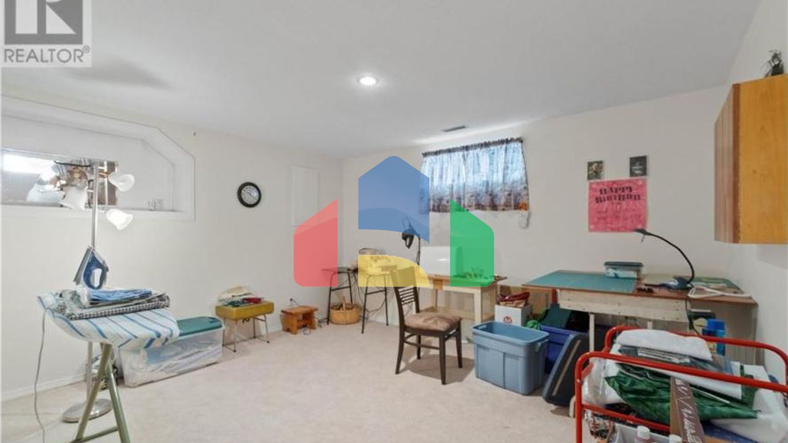 Residential - Single Family Home - Salmon Arm, Canada - Canada