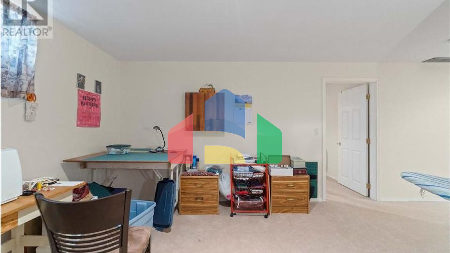 Residential - Single Family Home - Salmon Arm, Canada - Canada